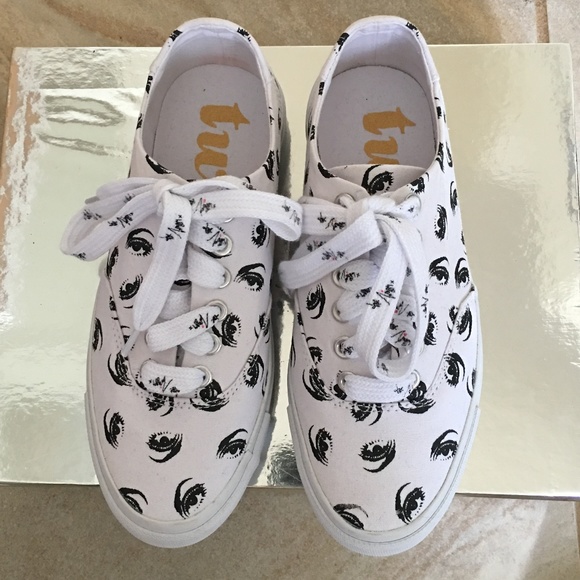 twiggy LONDON Shoes - White Eye Design Canvas Sneaker